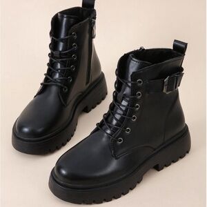 Black Women's Lace-Up Ankle Boots size 8